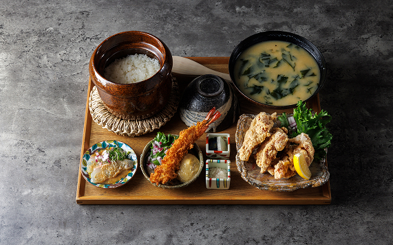 淡路島藻塩唐揚げ土鍋ご飯定食