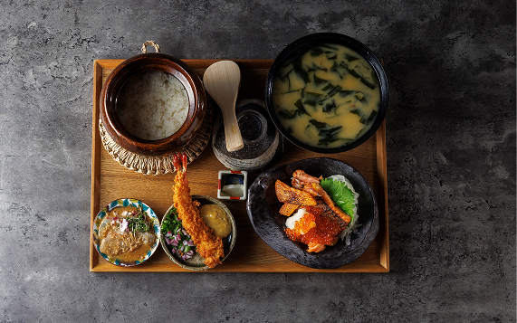 香ばし炙りのとろハラスといくら土鍋ご飯定食