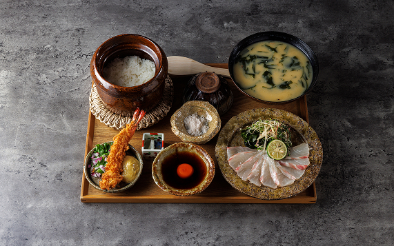 鯛の刺身と土鍋ご飯定食